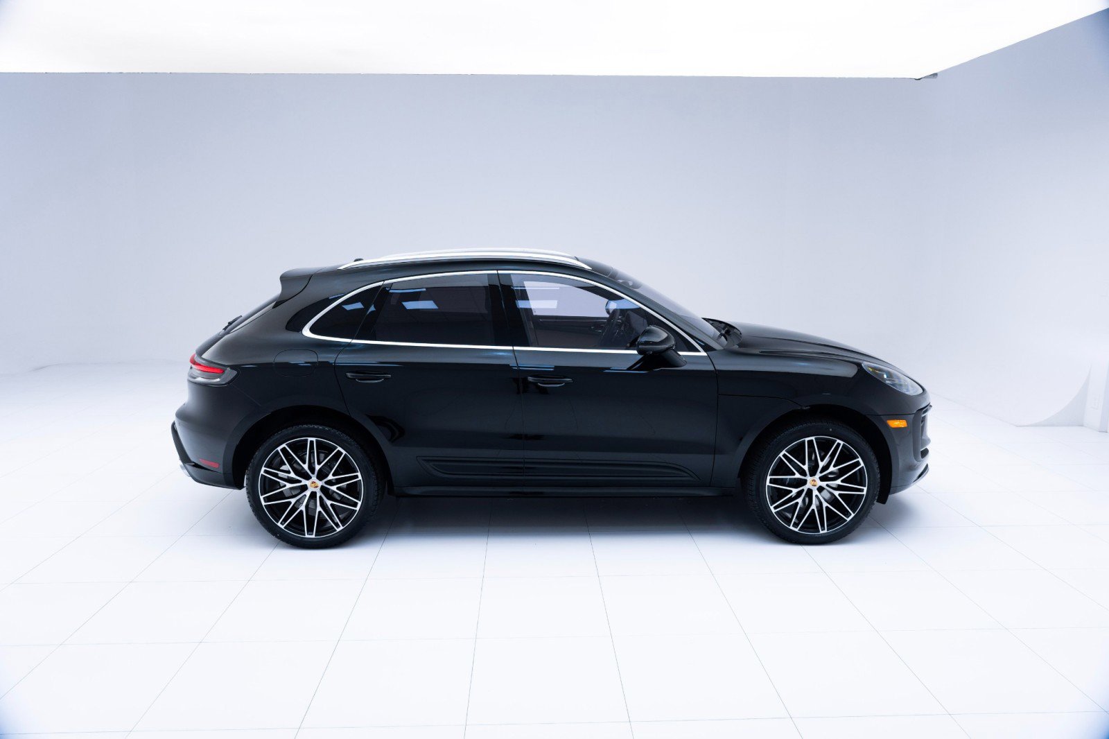 New 2025 Porsche Macan image 8