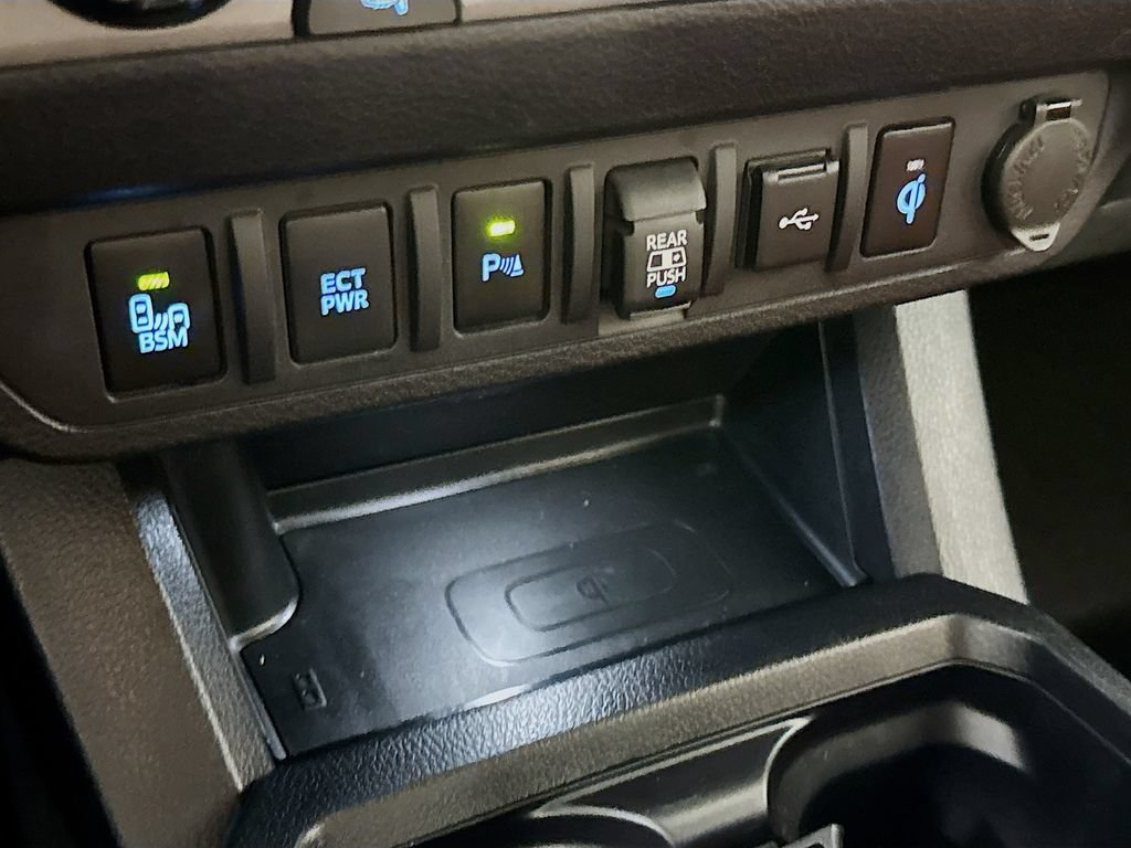 Used 2022 Toyota Tacoma TRD Off-Road w/ Technology Package AWD/4WD image 22