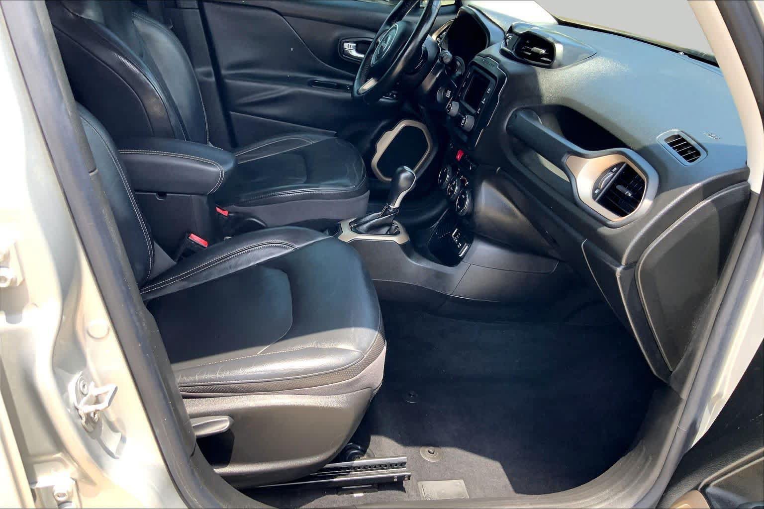 Used 2016 Jeep Renegade Limited FWD image 9