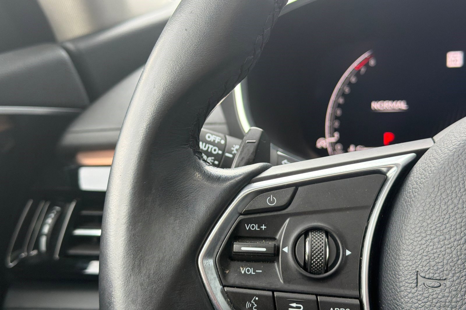 Used 2022 Acura MDX SH-AWD w/ Technology Package image 34