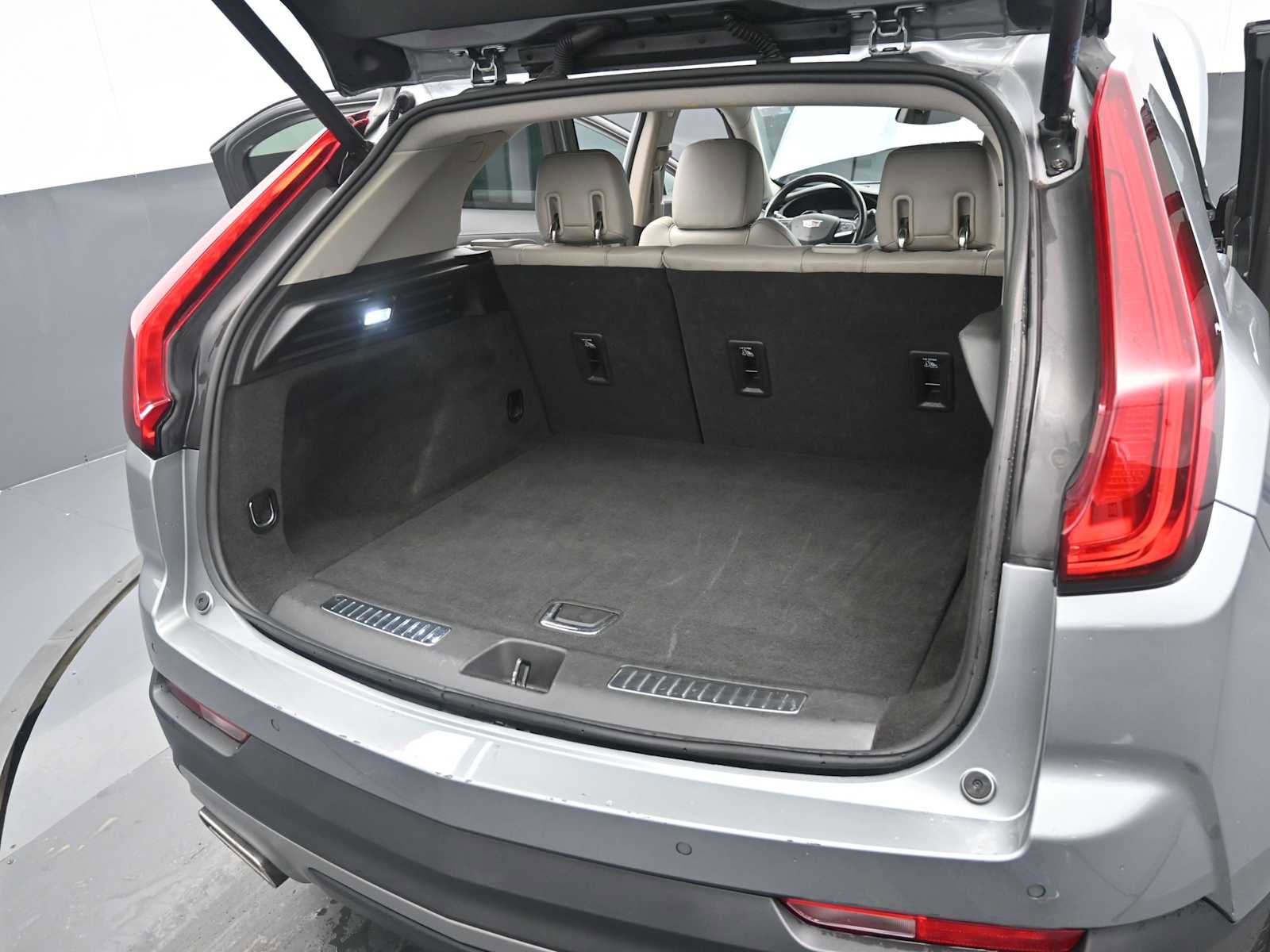 Used 2023 Cadillac XT4 Premium Luxury image 10