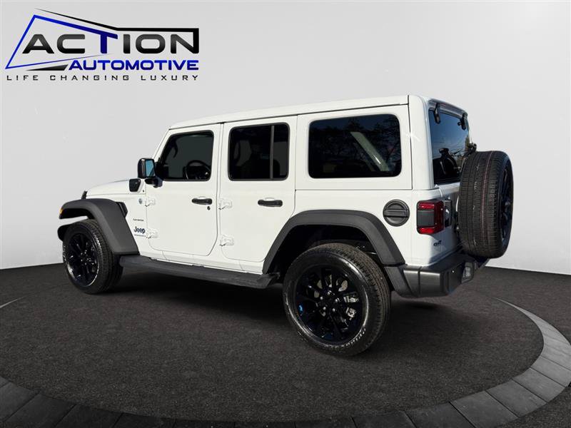 Used 2023 Jeep Wrangler Unlimited Sahara w/ Cold Weather Group AWD/4WD image 6