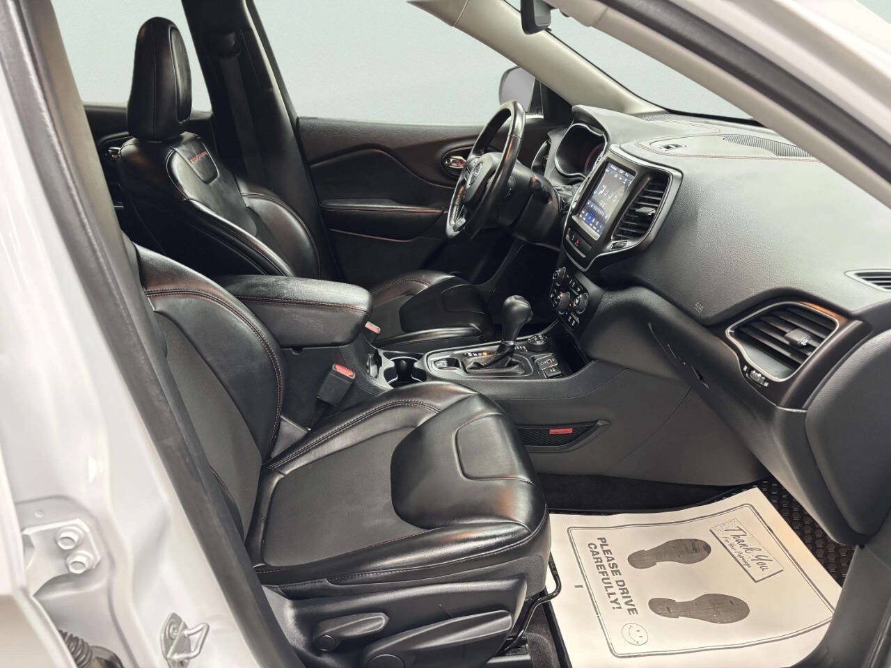 Used 2019 Jeep Cherokee Trailhawk w/ Cold Weather Group AWD/4WD image 21