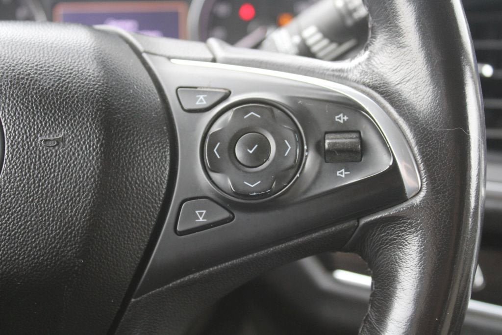 Used 2020 Buick Enclave Essence FWD image 11