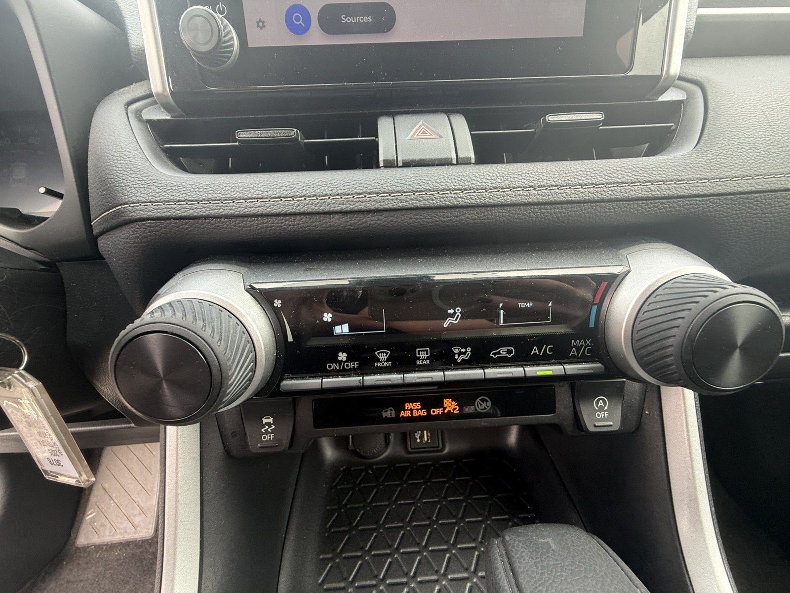 Used 2025 Toyota RAV4 LE AWD/4WD image 14