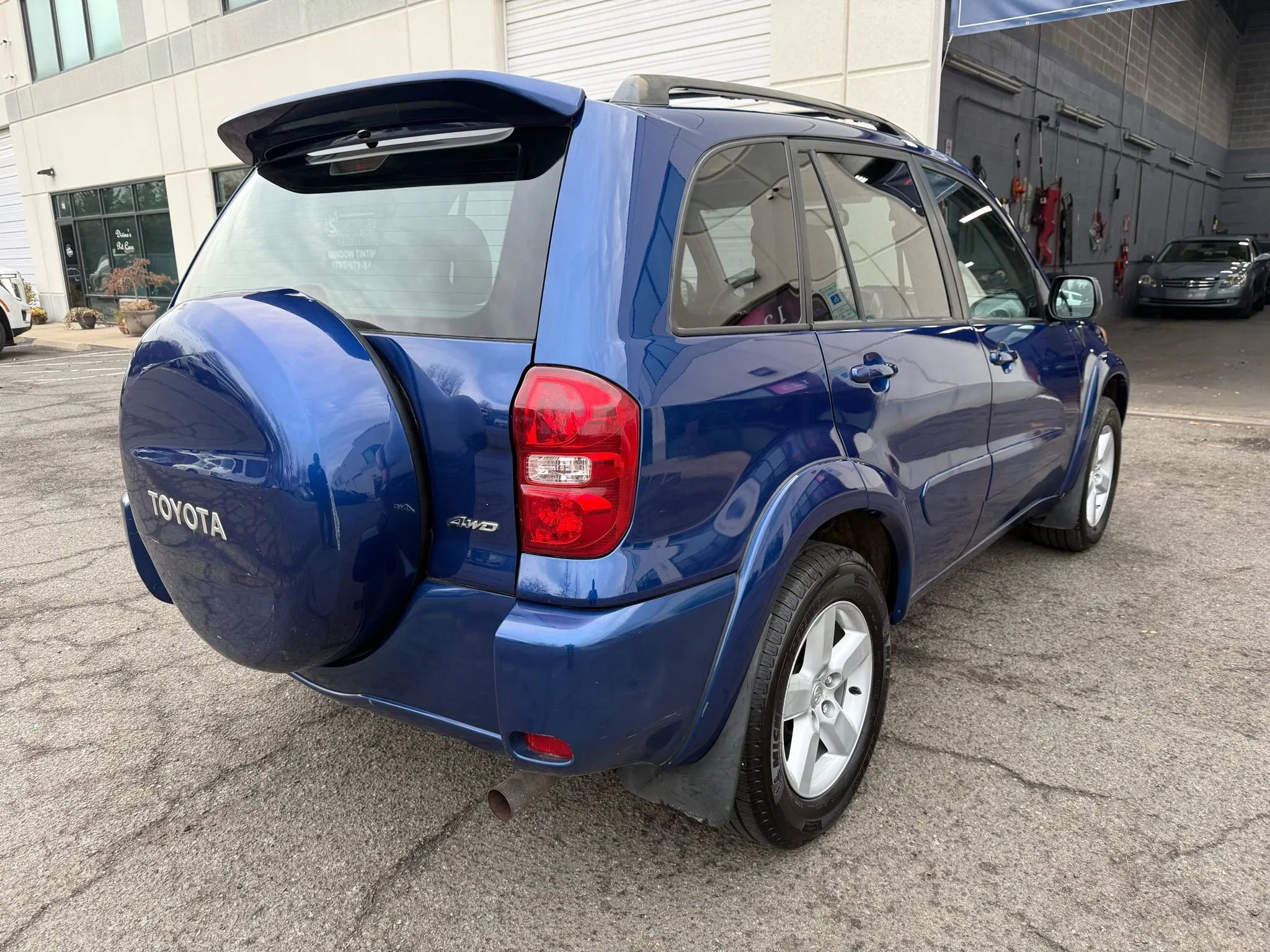 Used 2004 Toyota RAV4 Sport Utility 4D image 11