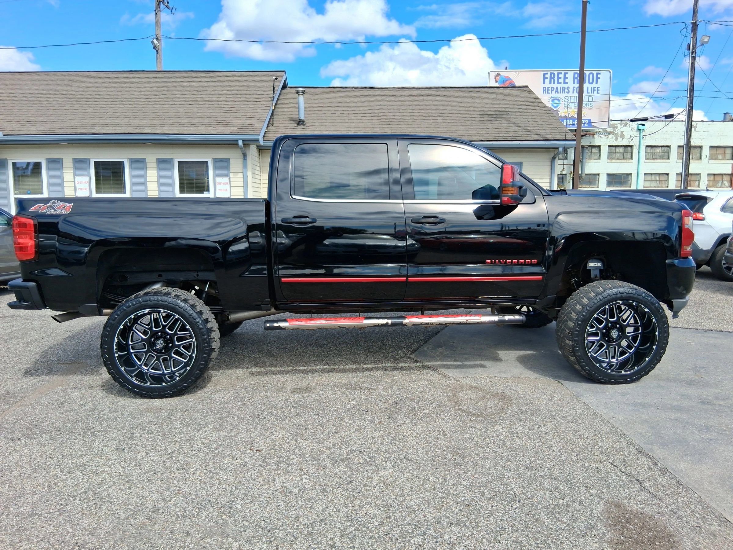 Used 2018 Chevrolet Silverado 1500 LT w/ All Star Edition AWD/4WD image 6