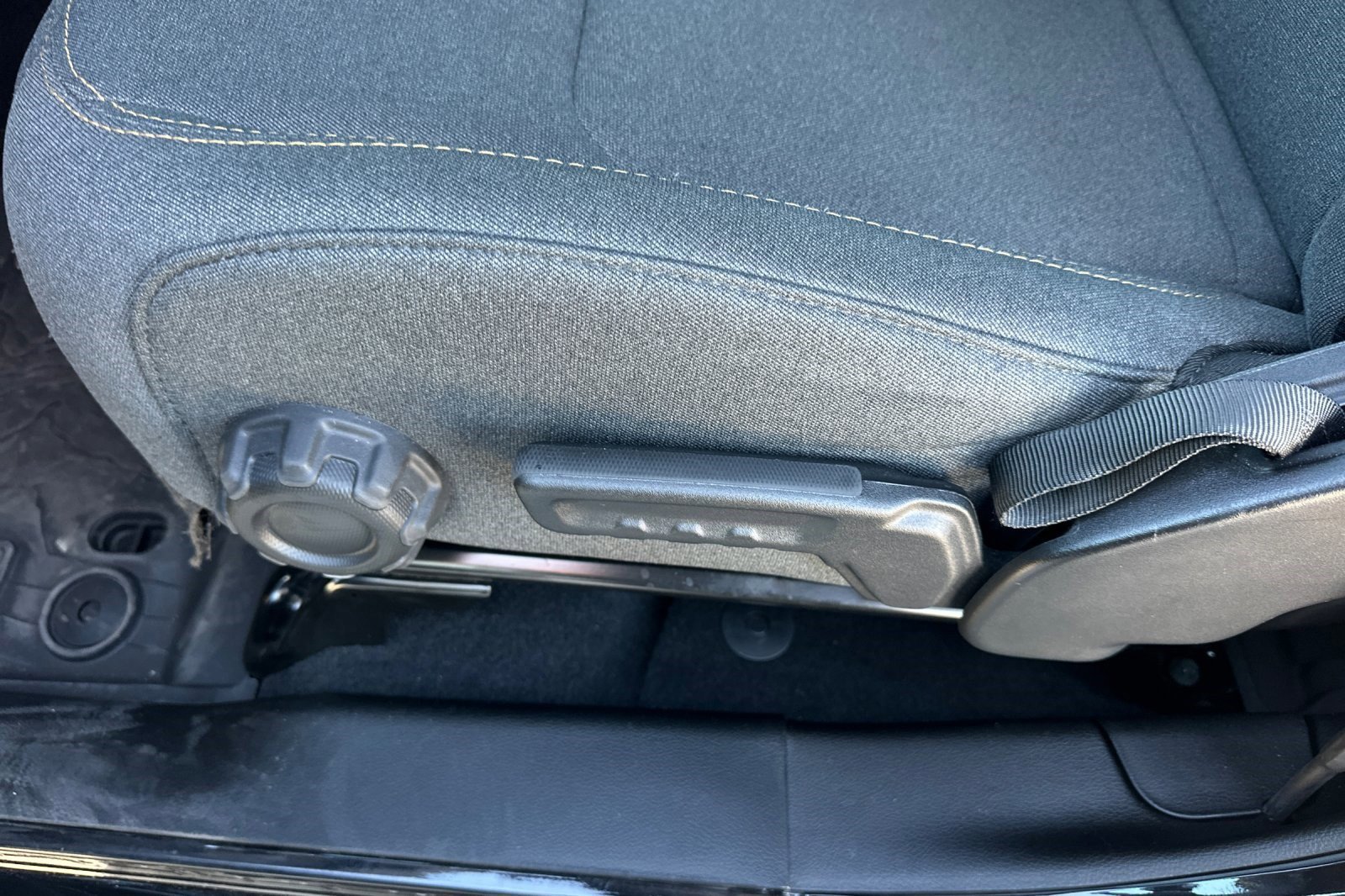 Used 2025 Jeep Wrangler Willys image 13