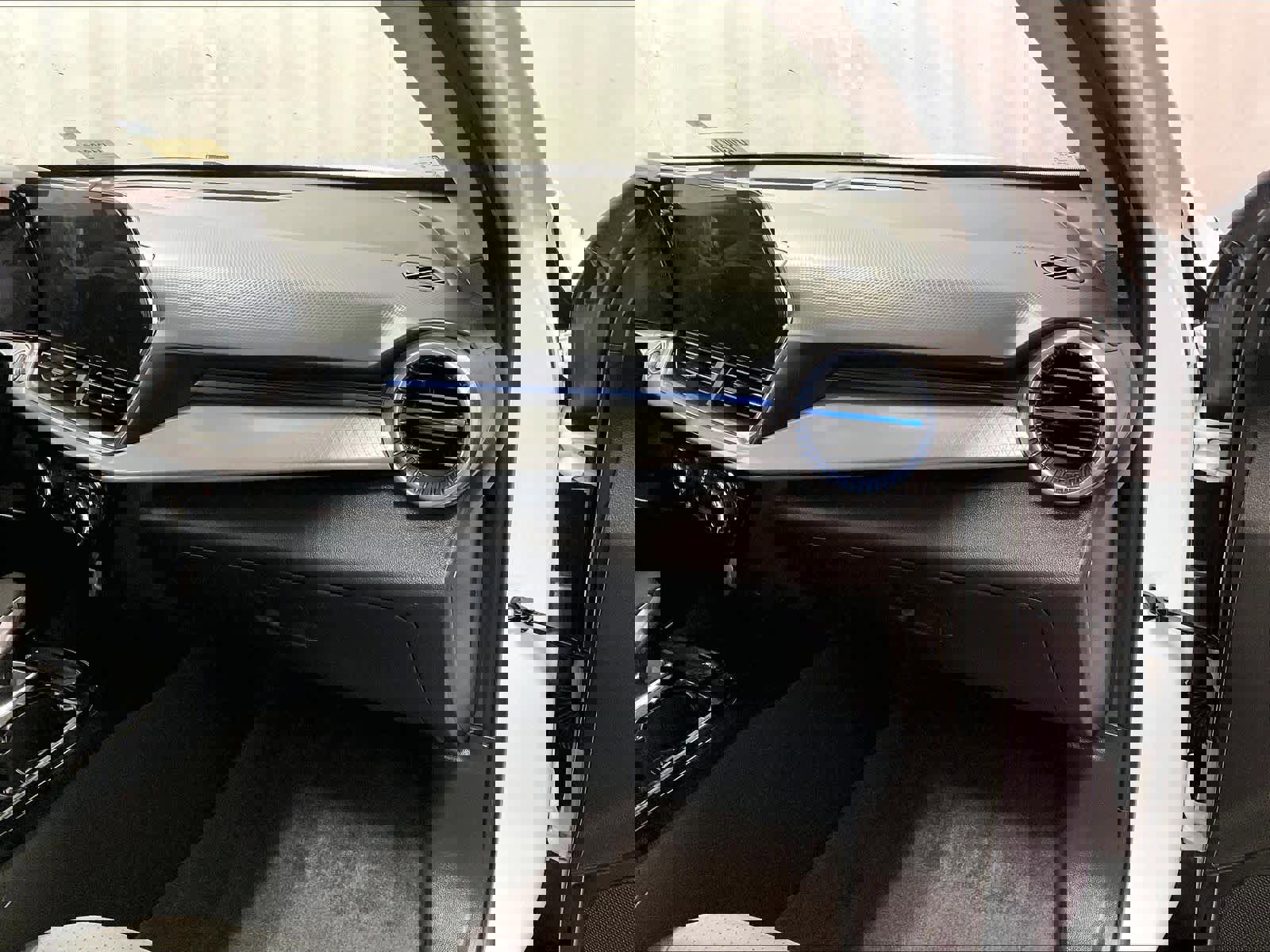 Used 2025 Chevrolet Trax LT w/ LT Convenience Package image 13