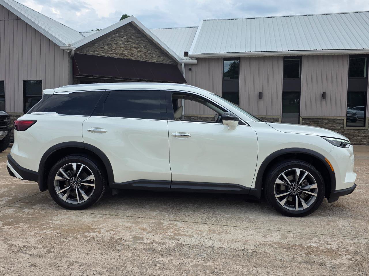 Used 2023 INFINITI QX60 Luxe AWD/4WD image 24