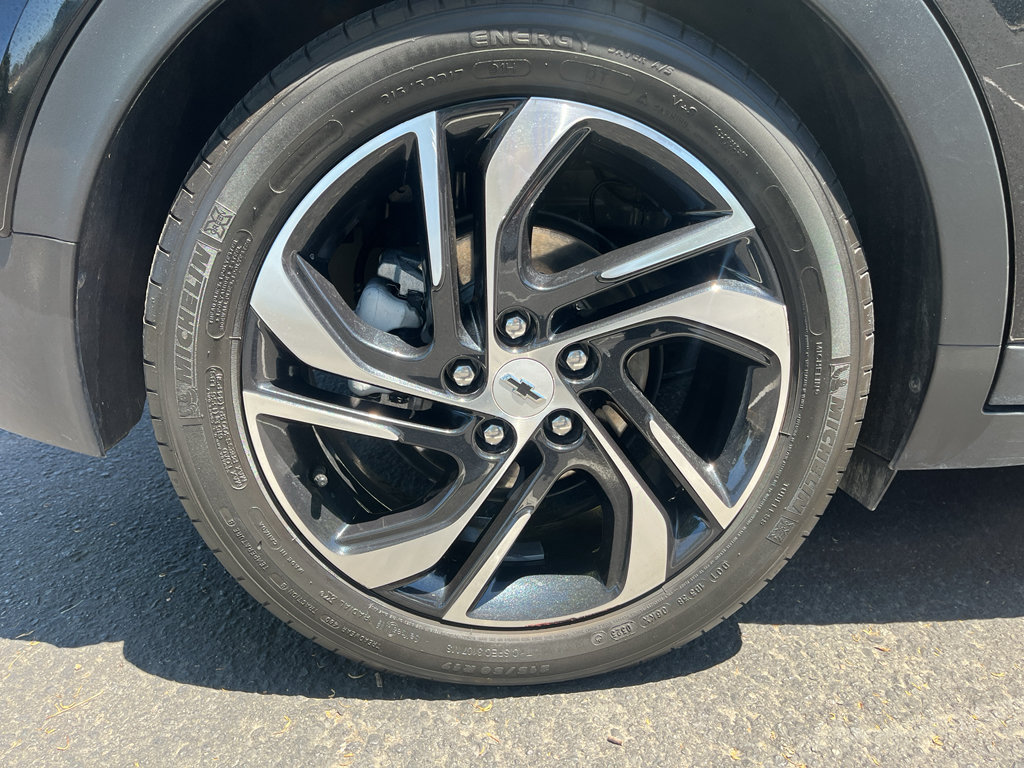 Used 2023 Chevrolet Bolt LT w/ Infotainment Package FWD image 11