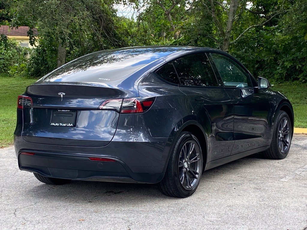 Used 2025 Tesla Model Y Long Range RWD image 11
