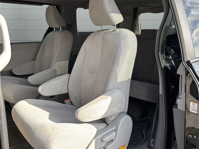 Used 2012 Toyota Sienna LE image 22