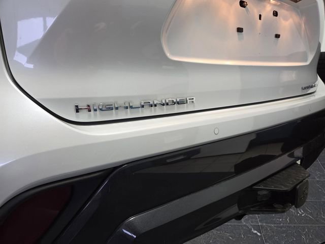 Used 2023 Toyota Highlander L image 42