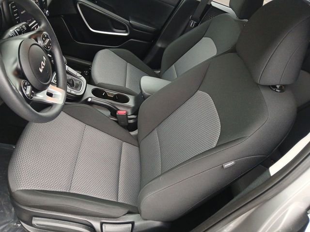 Certified 2025 Kia Soul LX w/ LX Technology Package FWD image 11