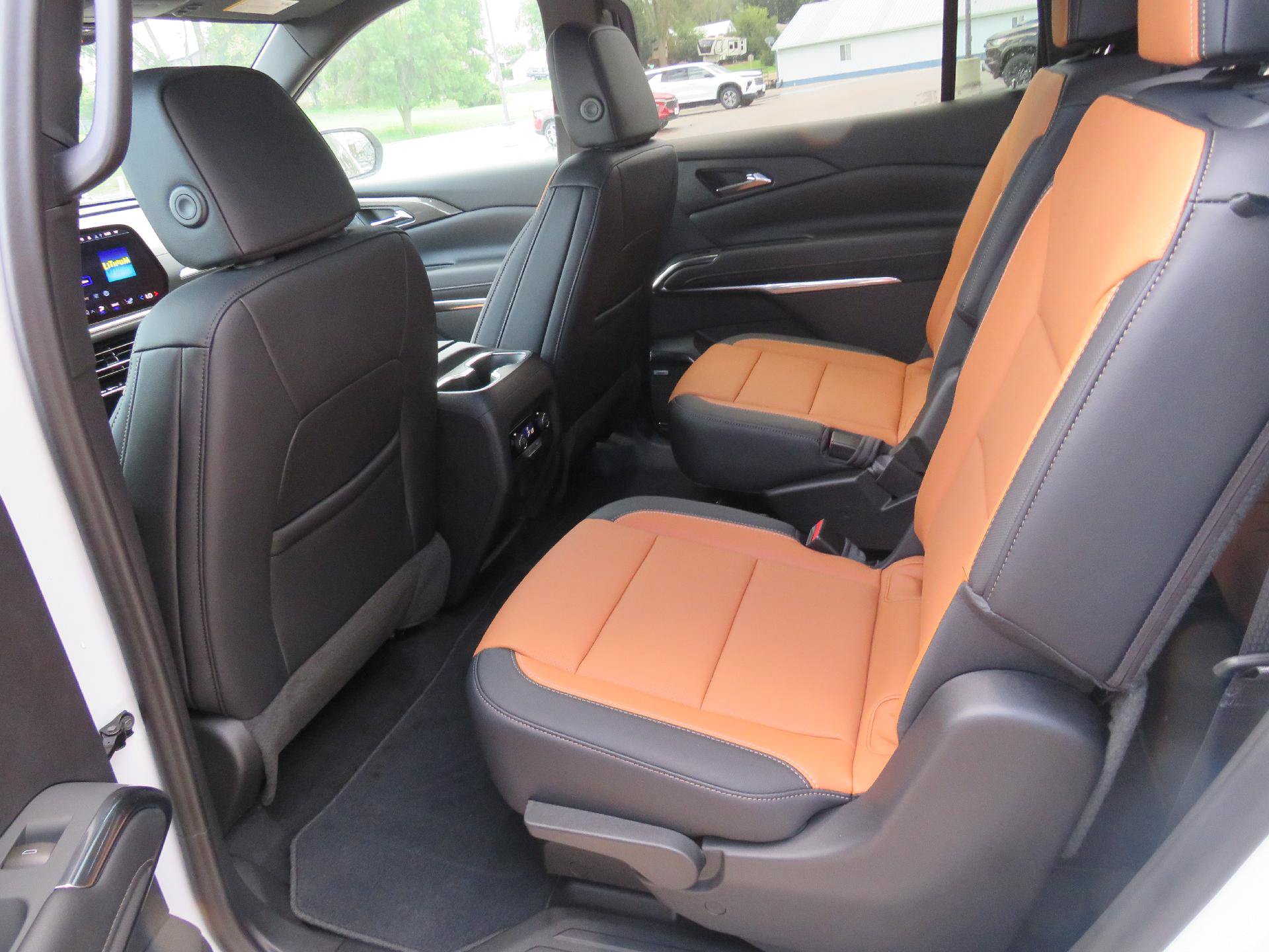 New 2027 Chevrolet Traverse Z71 w/ Enhanced Driving Package AWD/4WD image 8