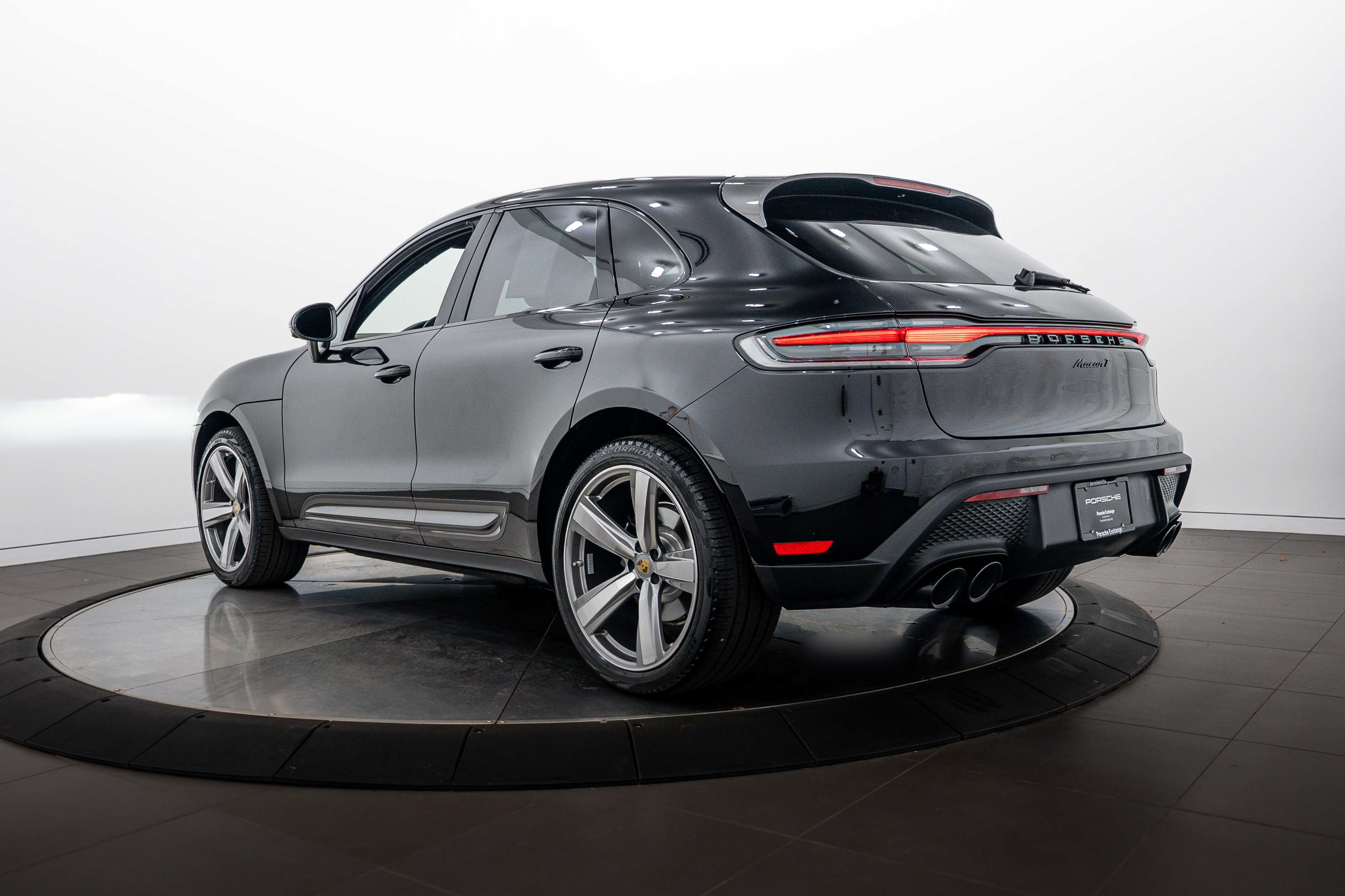 Certified 2026 Porsche Macan Turbo AWD/4WD image 3
