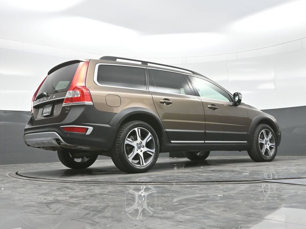 Used 2015 Volvo XC70 T6 w/ Climate Package image 14