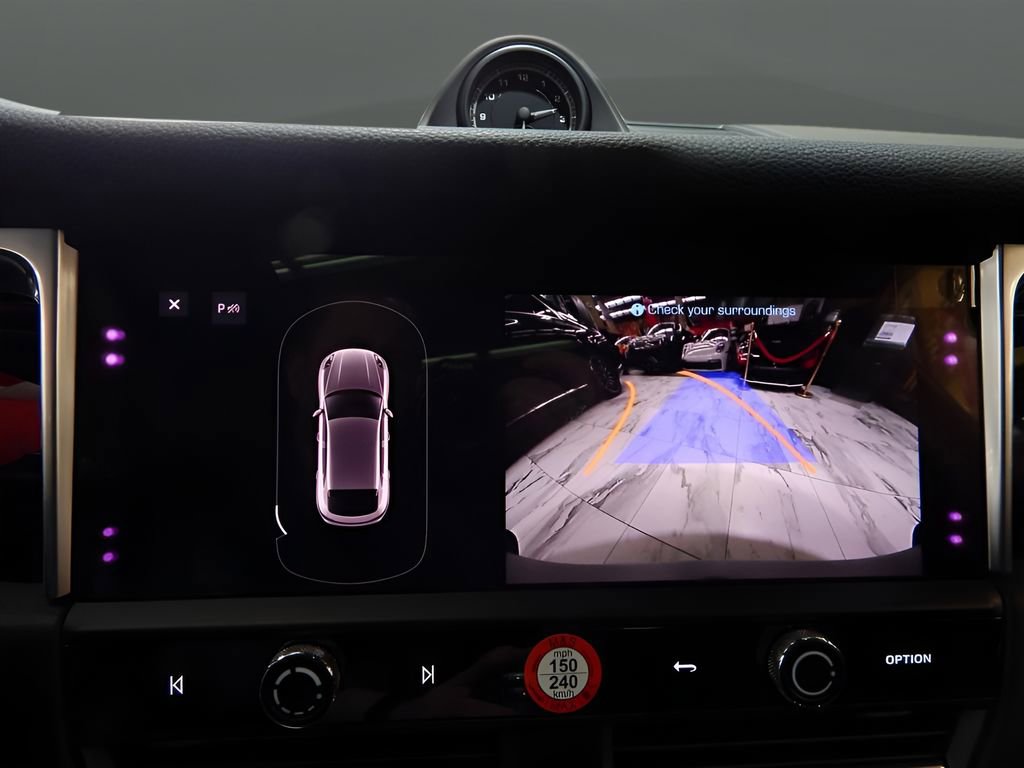 Used 2022 Porsche Macan image 25