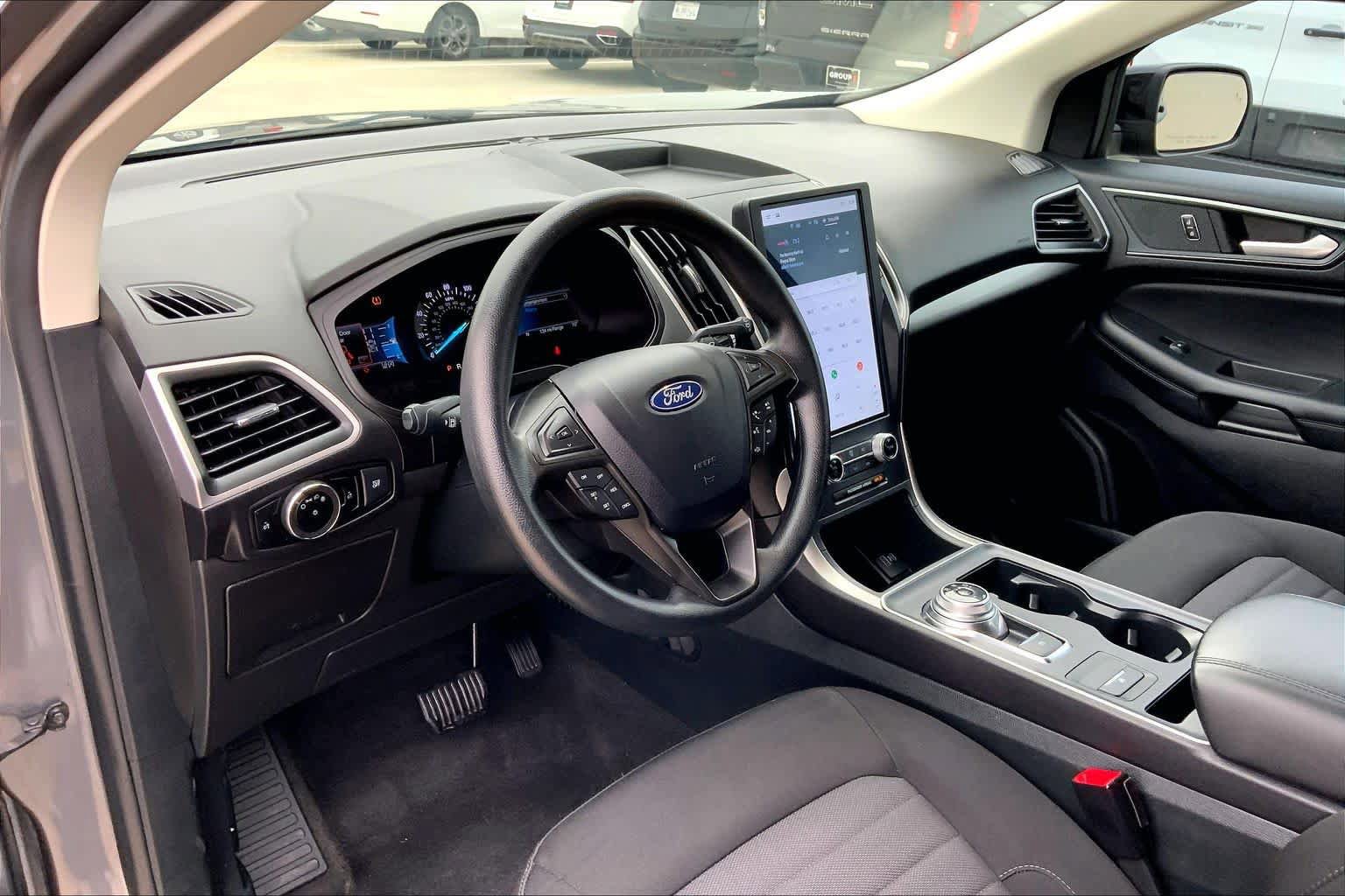 Used 2024 Ford Edge SE w/ Black Appearance Package AWD/4WD image 15