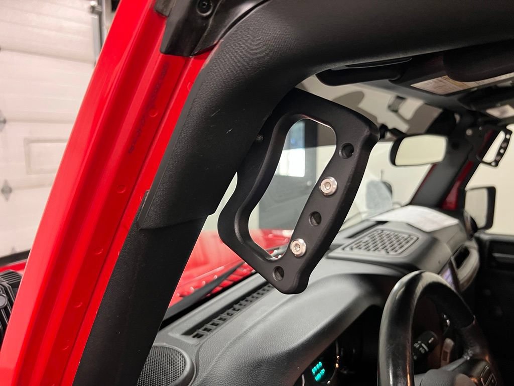 Used 2018 Jeep Wrangler Unlimited Sport w/ Connectivity Group AWD/4WD image 30
