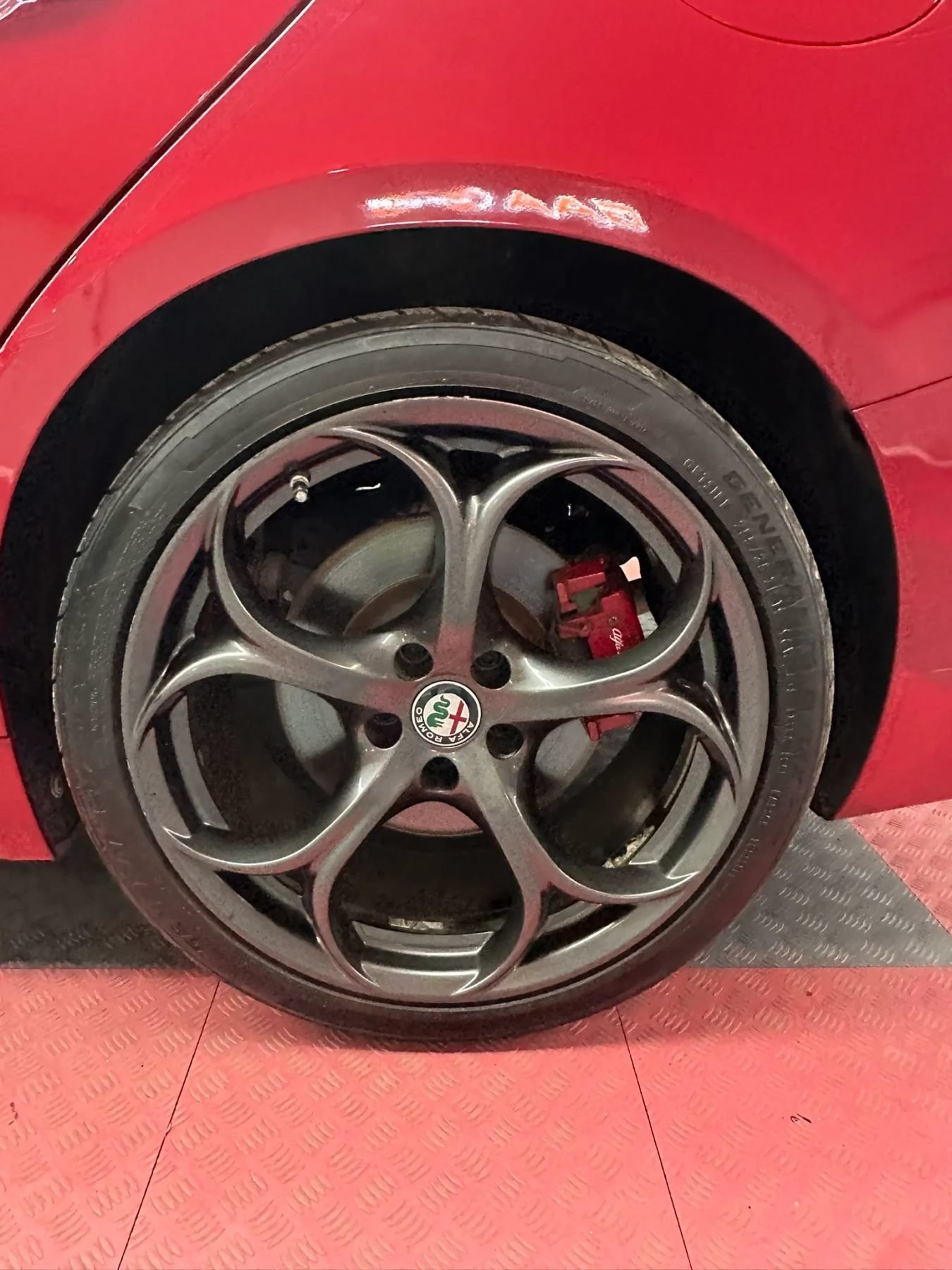 Used 2018 Alfa Romeo Giulia Ti Sport w/ Quick Order Package 22U Sport RWD image 43