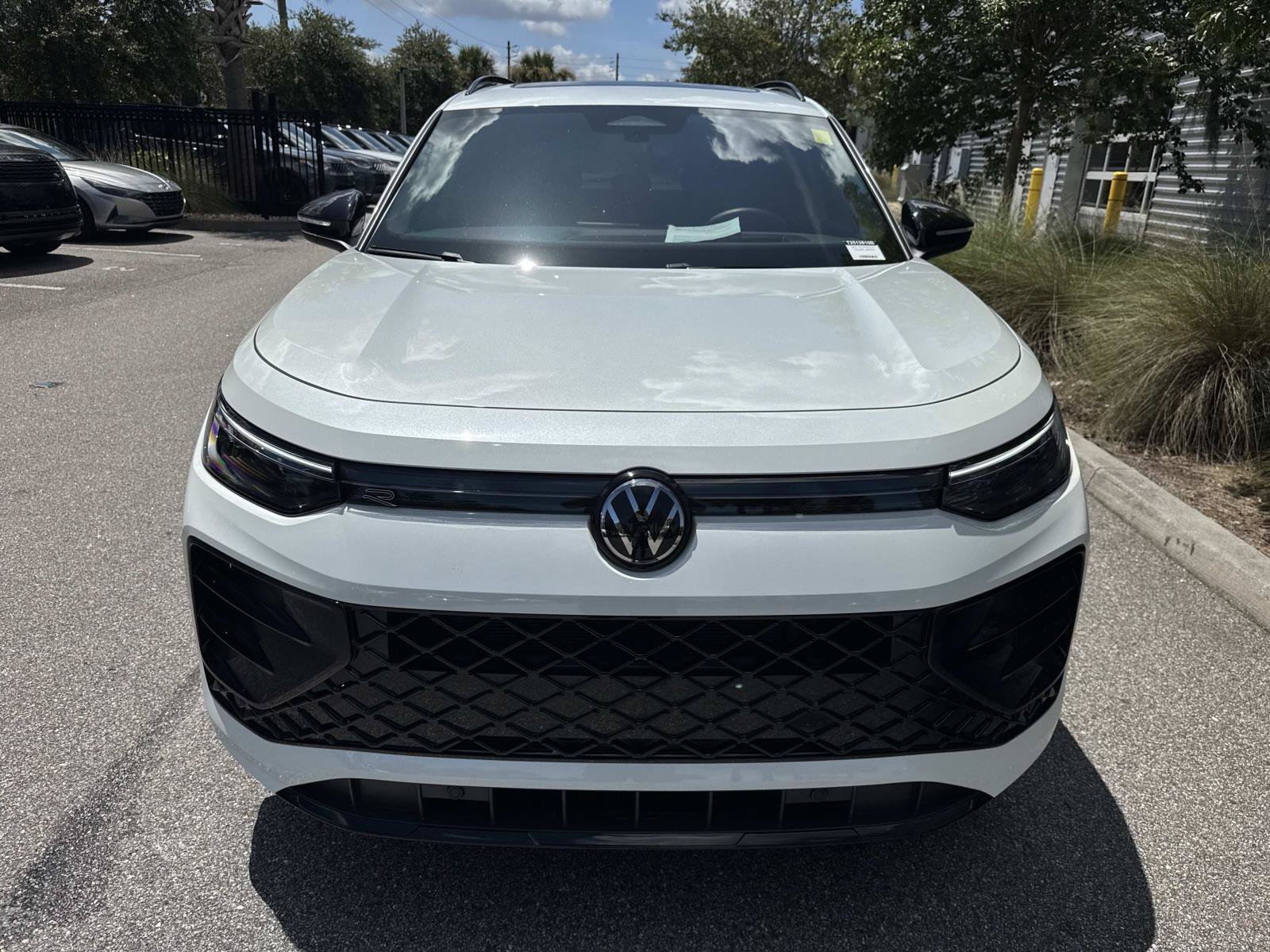 Used 2025 Volkswagen Tiguan SE R-Line FWD image 8