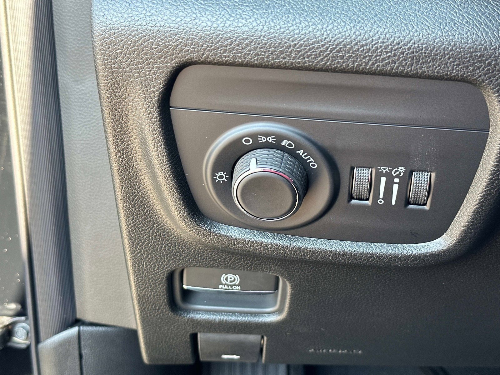 New 2025 Jeep Grand Cherokee Altitude AWD/4WD image 32