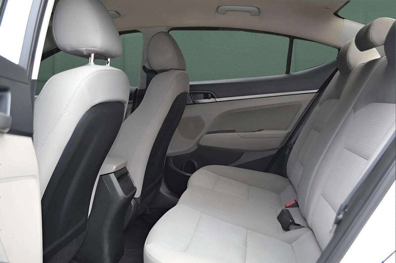 Used 2017 Hyundai Elantra SE image 22