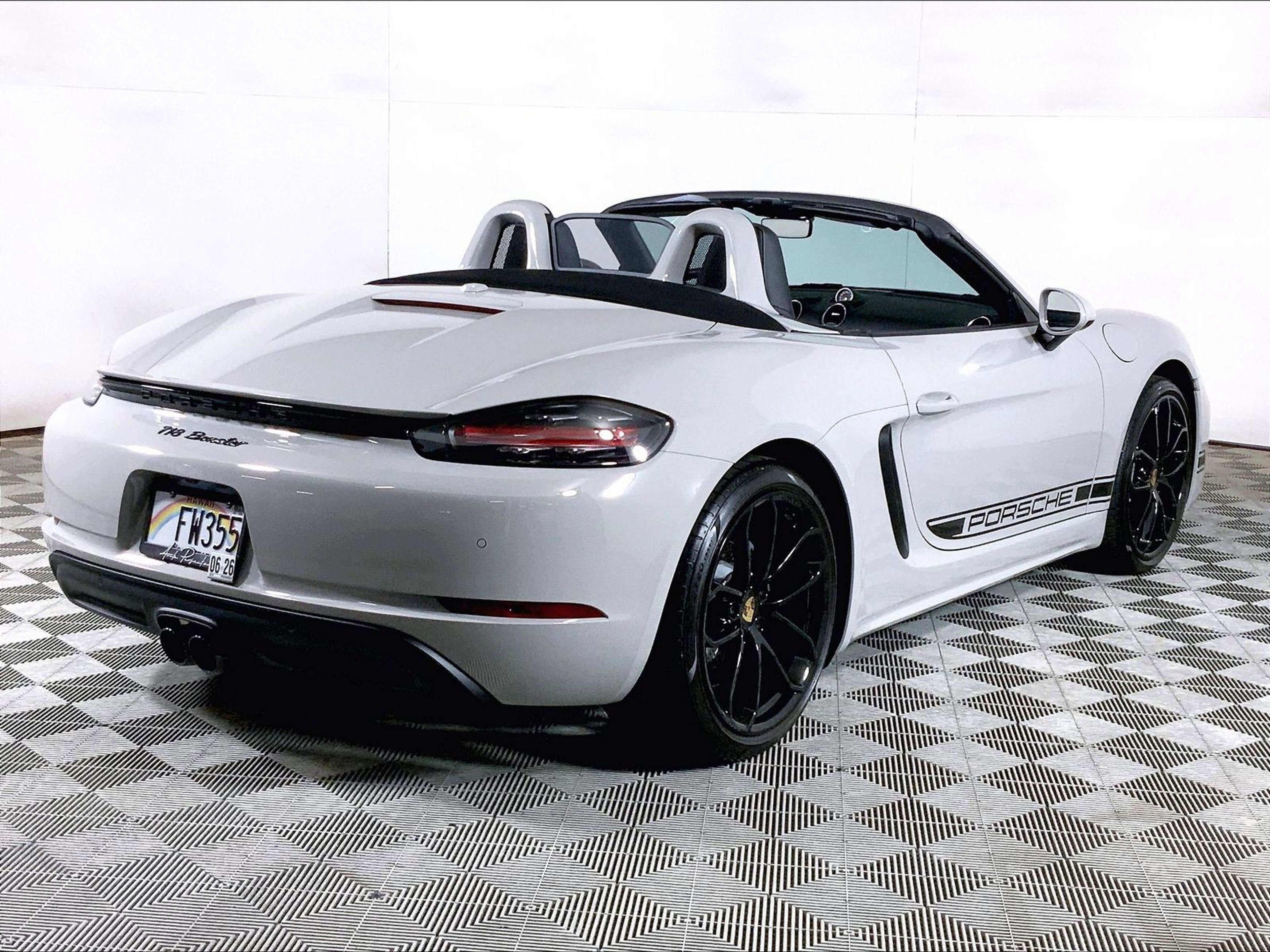 Used 2024 Porsche 718 Boxster RWD image 9