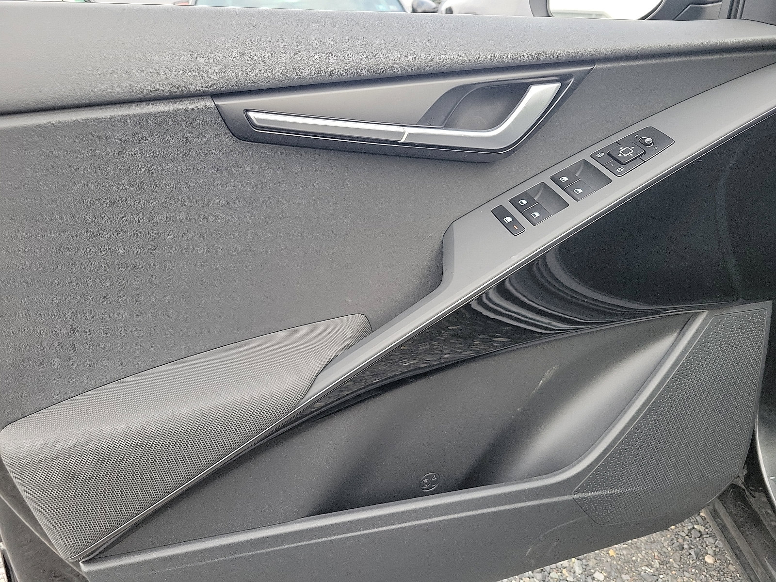 New 2025 Kia Niro EX image 8