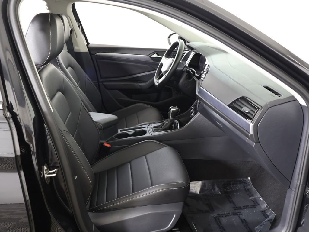 Used 2024 Volkswagen Jetta SE image 29
