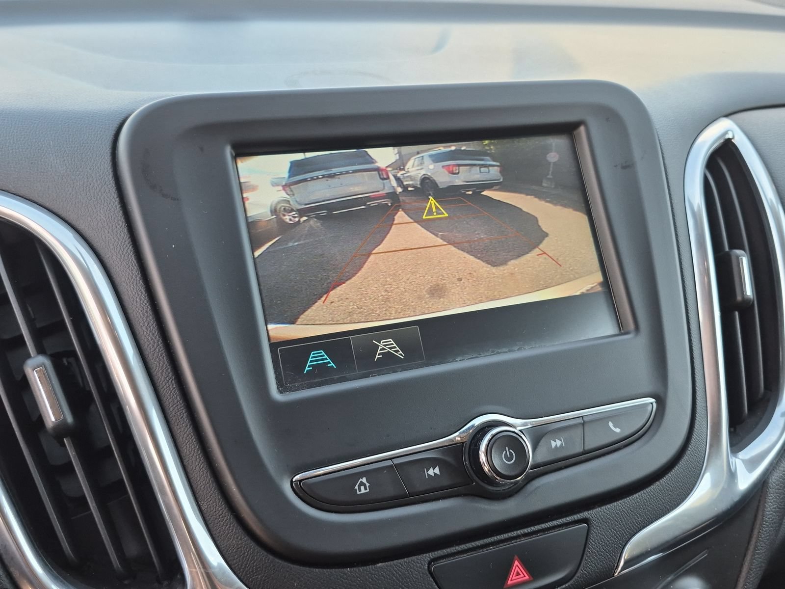 Used 2018 Chevrolet Equinox LT FWD image 29