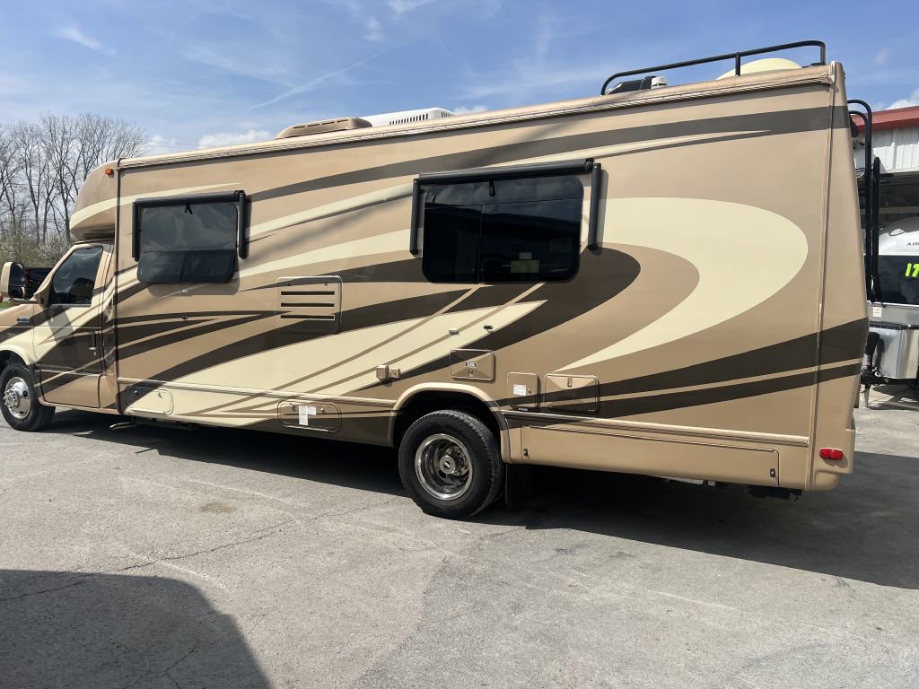 Used 2017 Ford E-450 and Econoline 450 Super Duty w/ Motorhome Prep Package image 2