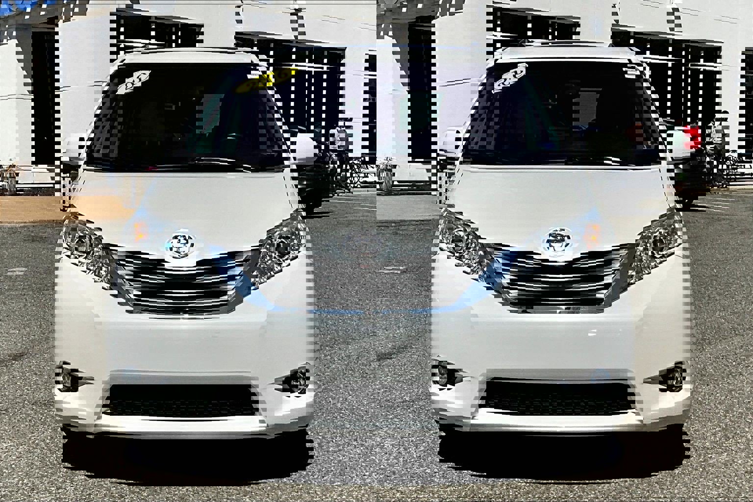 Used 2016 Toyota Sienna XLE Premium image 3