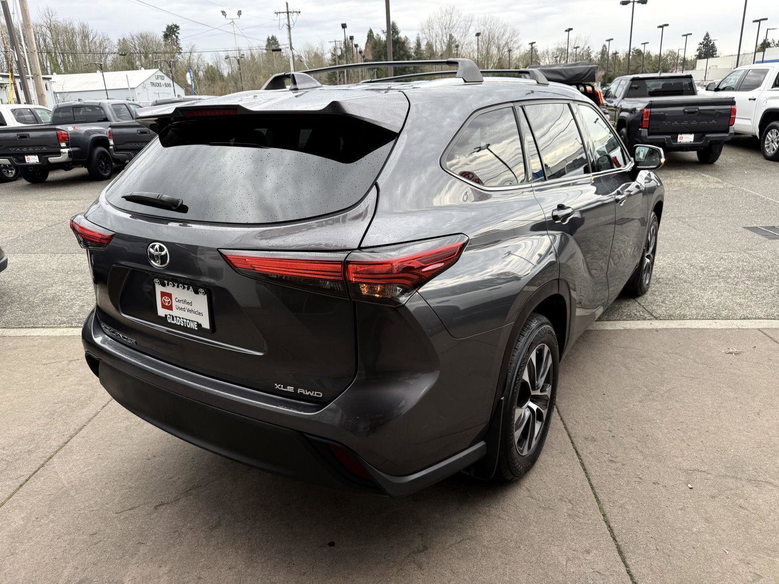 Certified 2020 Toyota Highlander XLE image 6