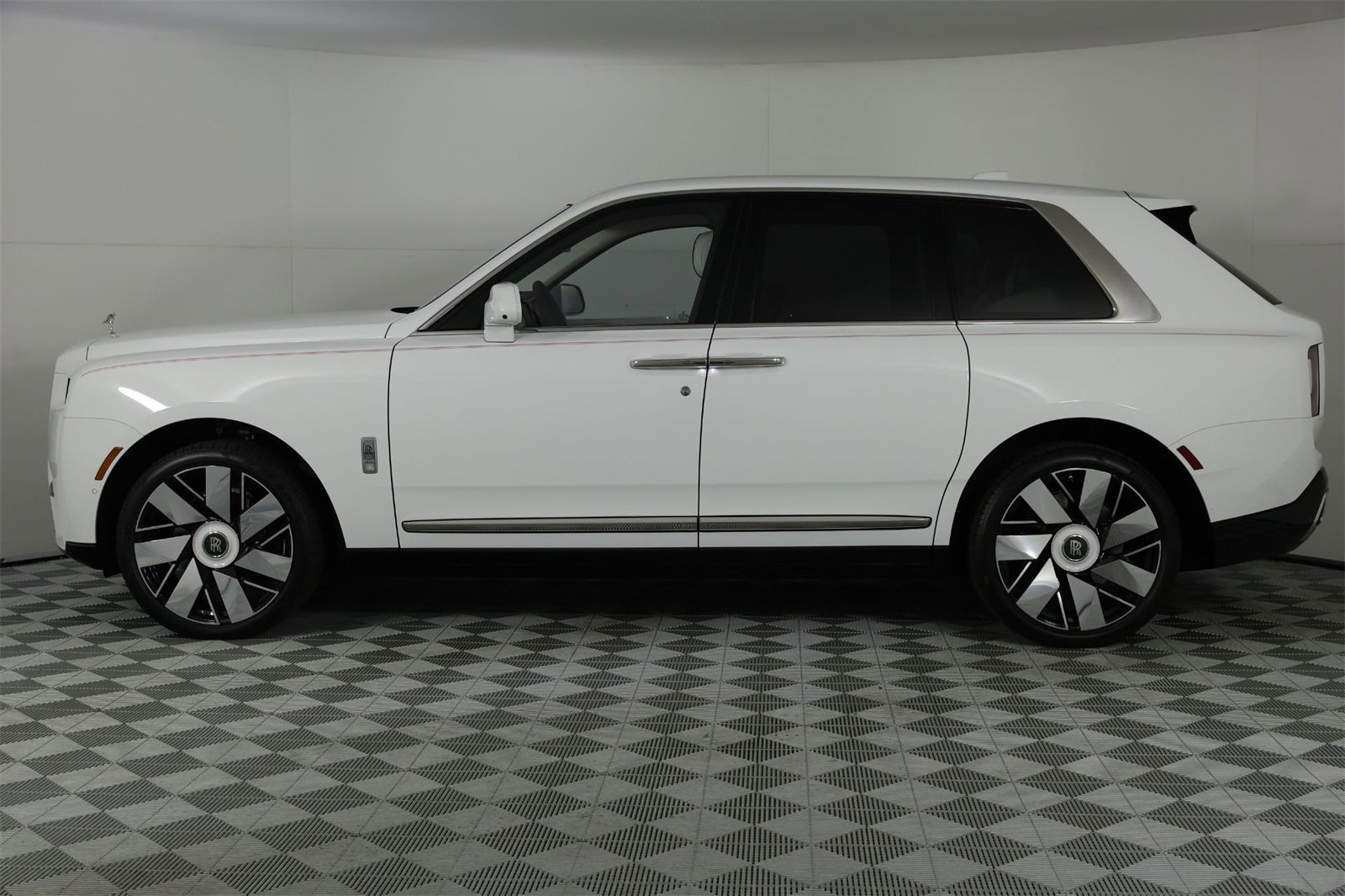 New 2025 Rolls-Royce Cullinan w/ Dynamic Package image 2