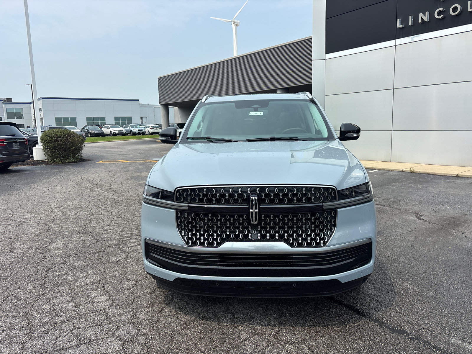New 2027 Lincoln Navigator Reserve AWD/4WD image 2