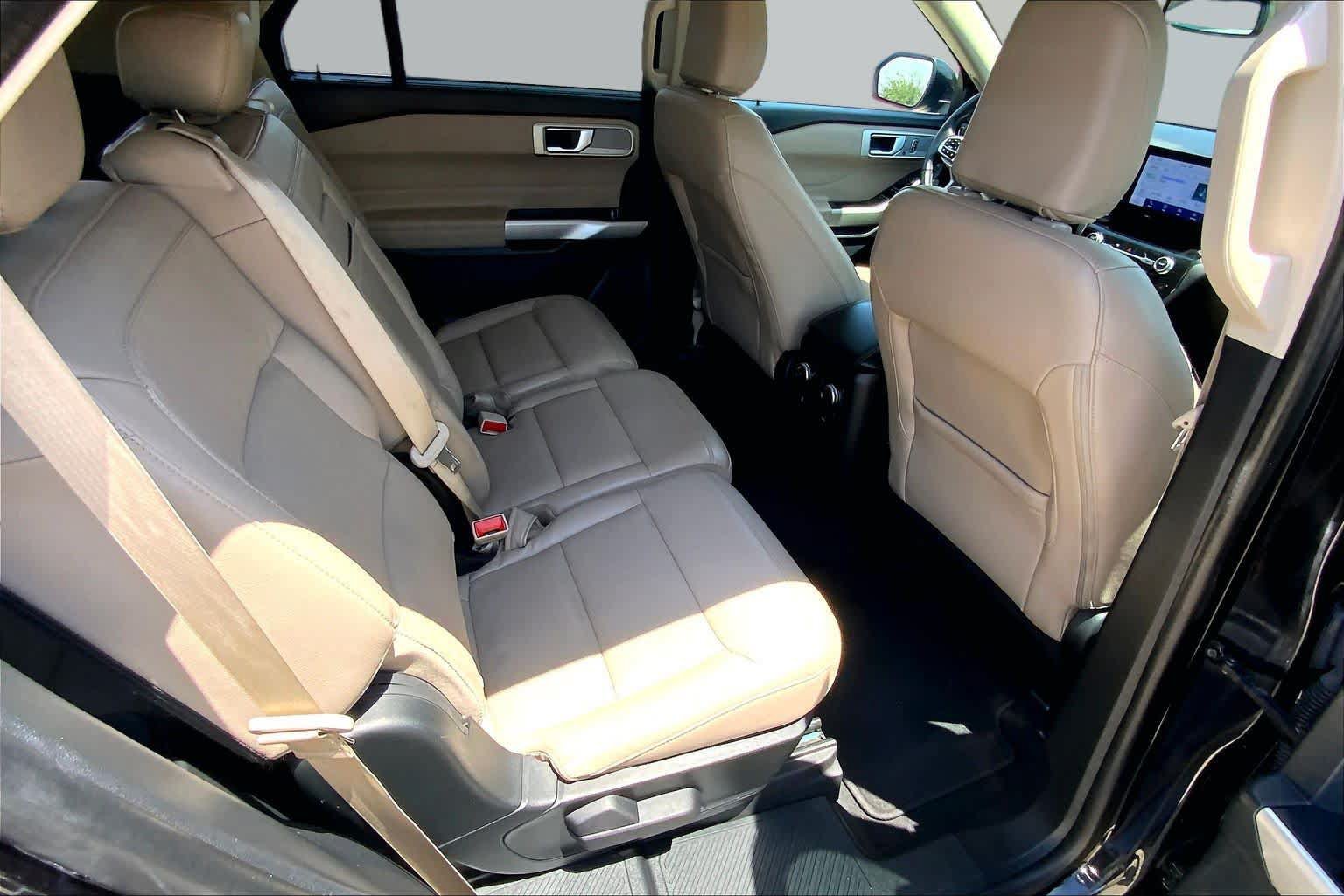 Used 2023 Ford Explorer Limited AWD/4WD image 39