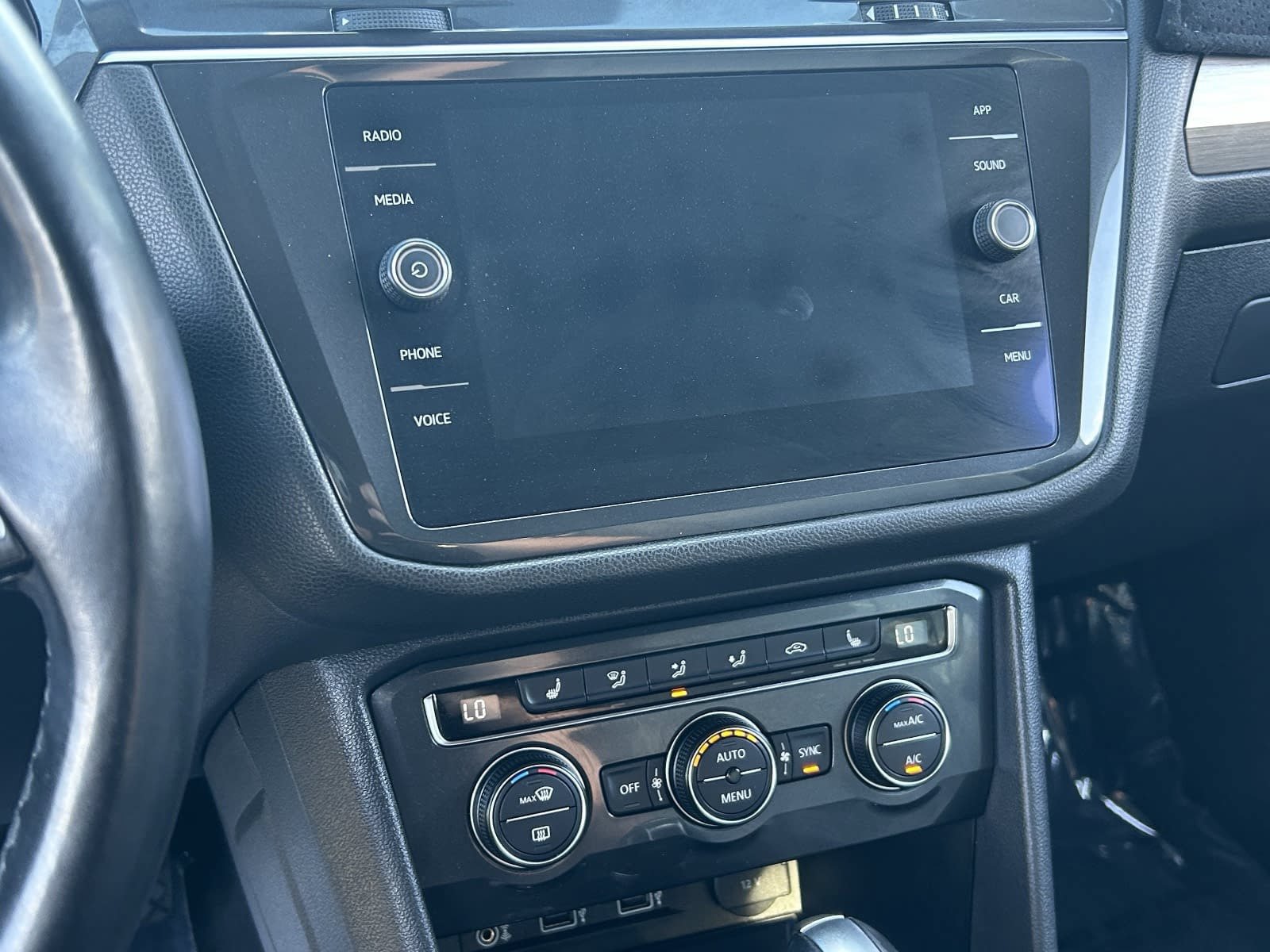 Used 2018 Volkswagen Tiguan SE AWD/4WD image 30