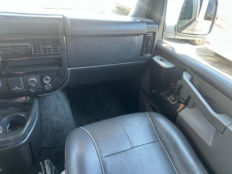 Used 2017 Chevrolet Express 2500 RWD image 16