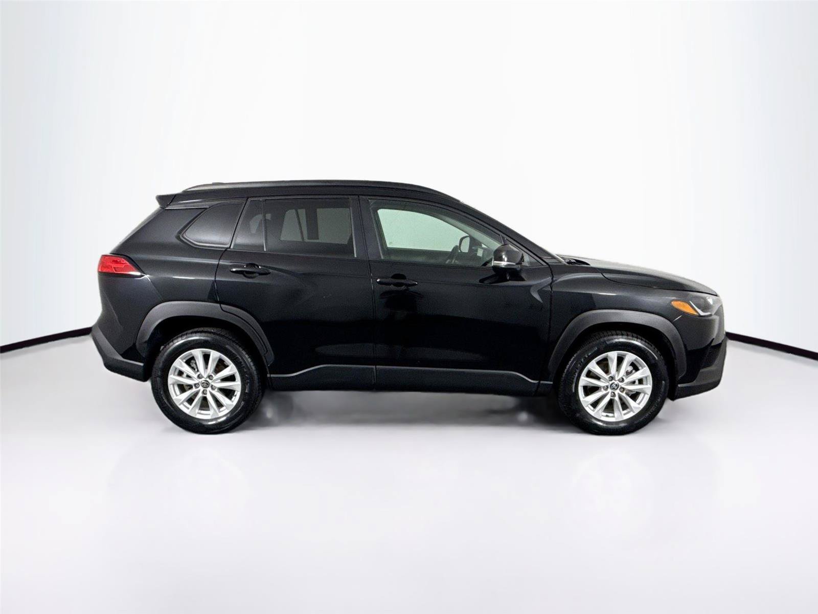 Certified 2023 Toyota Corolla Cross LE FWD image 10