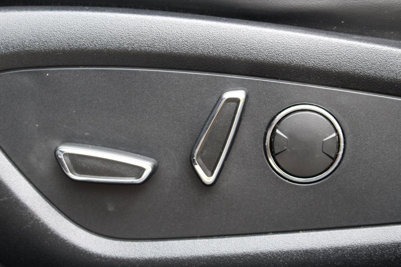Used 2016 Lincoln MKX Reserve w/ Climate Package image 14