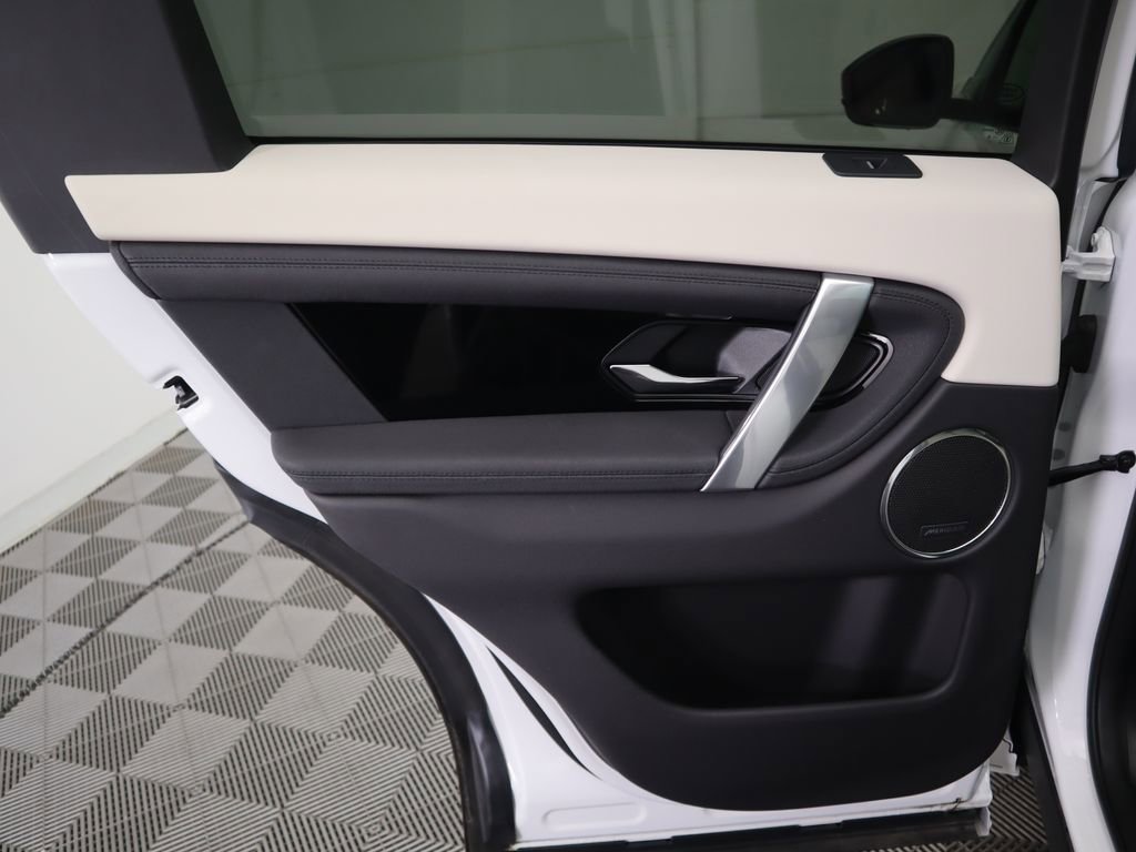 Used 2025 Land Rover Discovery Sport S image 27