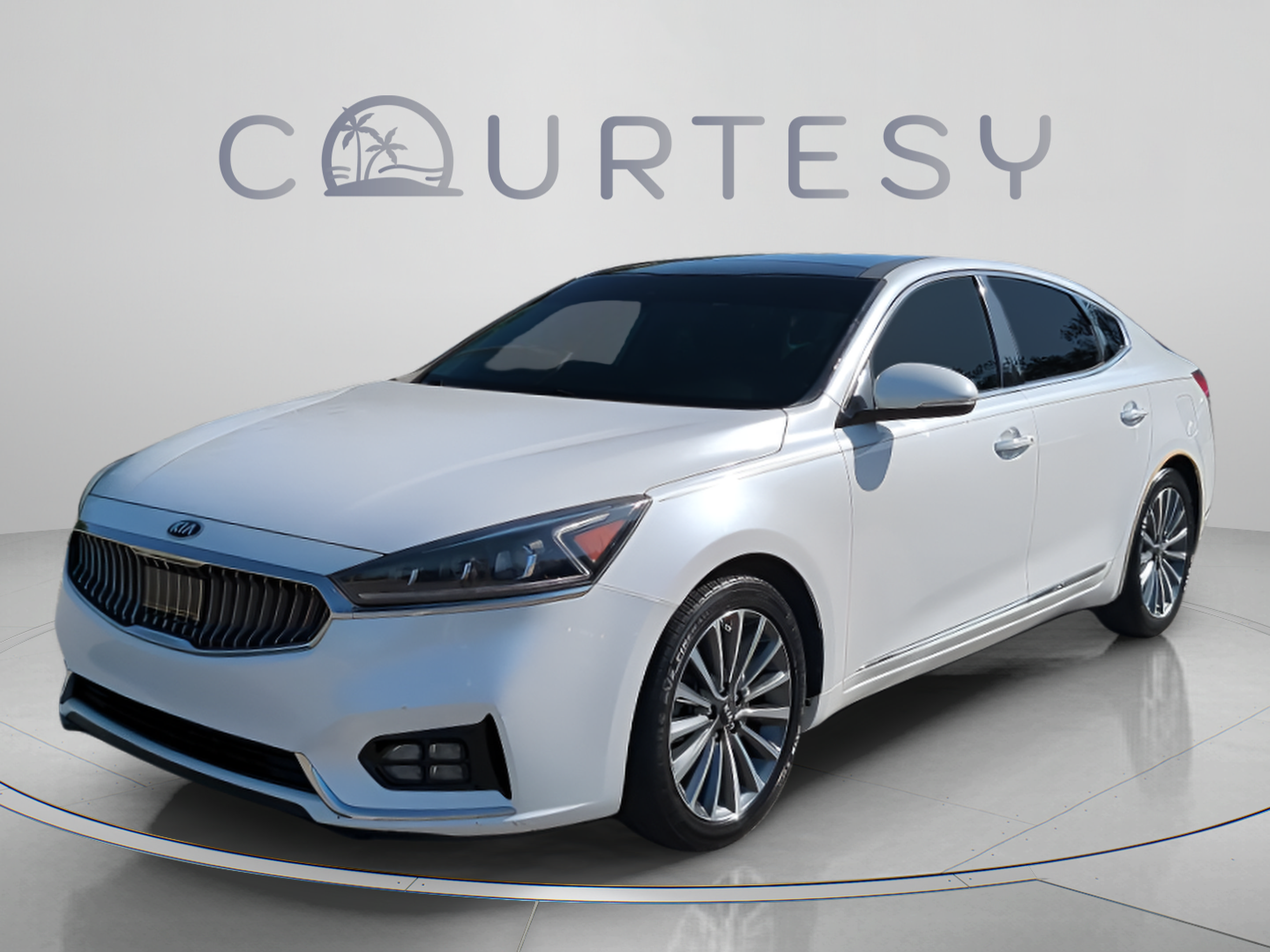 Used 2017 Kia Cadenza Technology FWD image 2