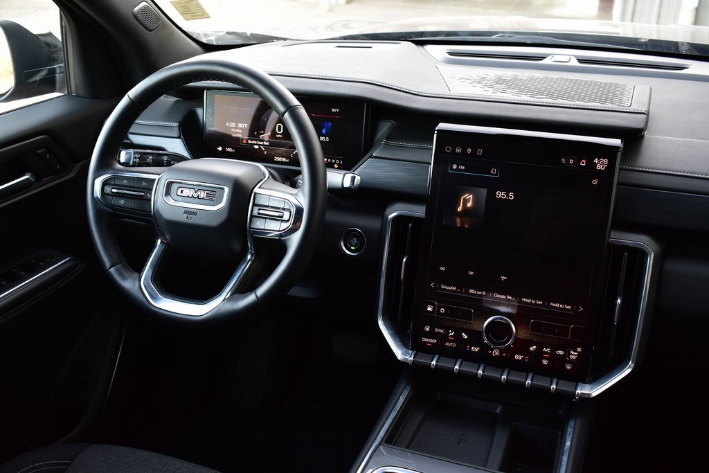 Used 2025 GMC Acadia Elevation image 29