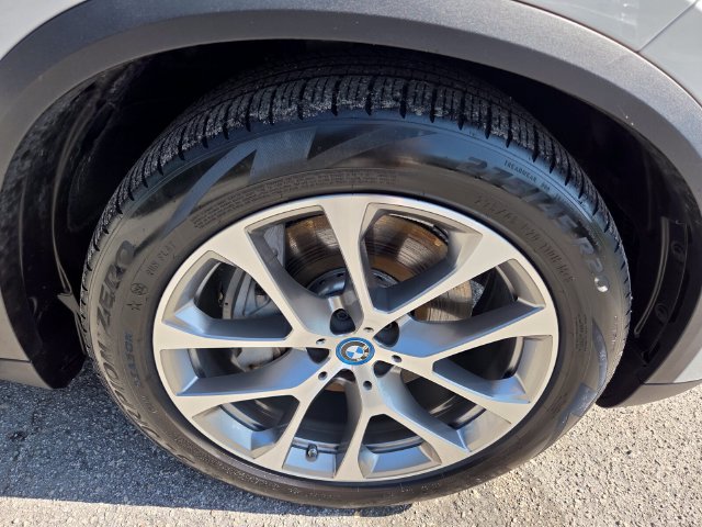 Used 2025 BMW X5 xDrive50e AWD/4WD image 9