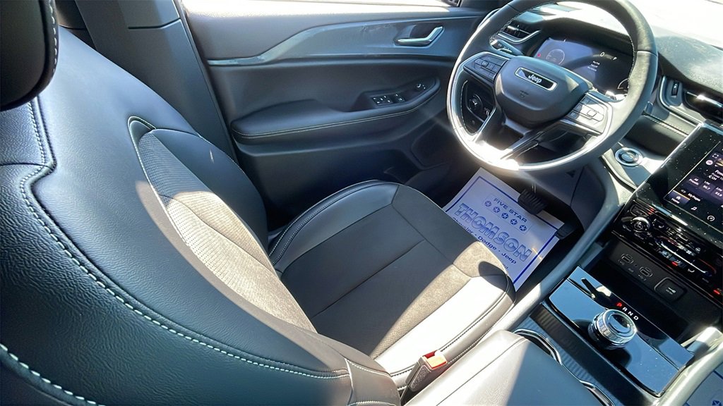 New 2025 Jeep Grand Cherokee Altitude image 15