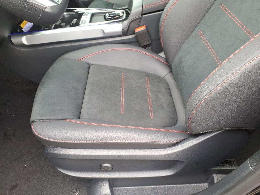 New 2026 Mercedes-Benz GLB 35 AMG 4MATIC image 15
