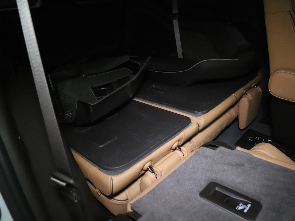 Used 2026 Cadillac Escalade Luxury w/ LPO, Floor Liner Package AWD/4WD image 38